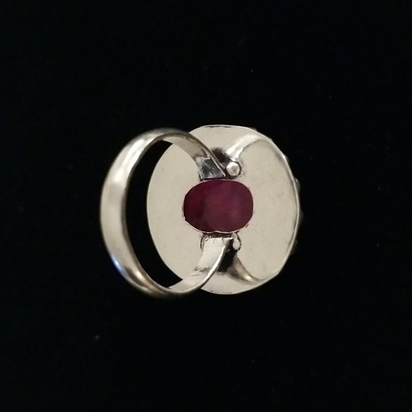 Raspberry Quartz Oval Ring - Picture 3 of 5